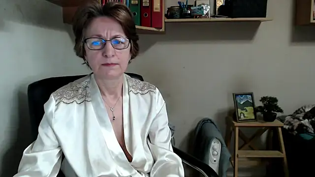 katemodel online show from March 14, 8:20 am