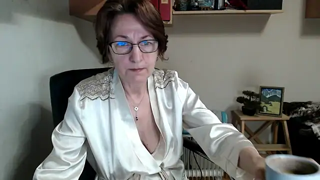katemodel online show from May 7, 6:19 am