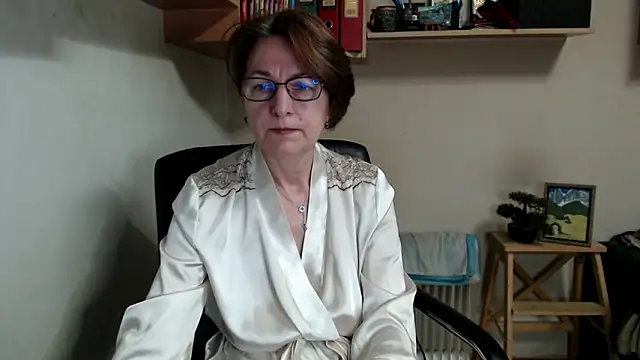 katemodel online show from May 9, 7:13 am