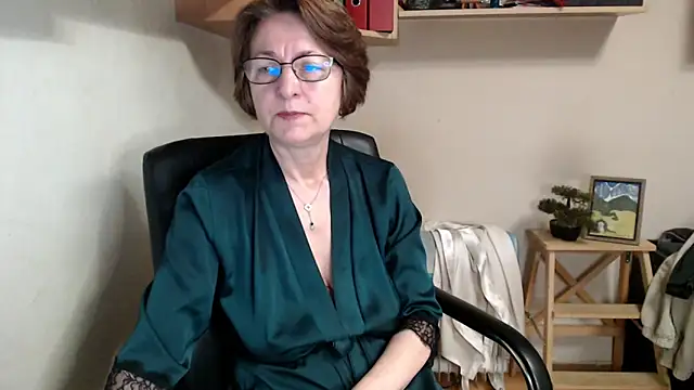 katemodel online show from May 10, 5:45 am