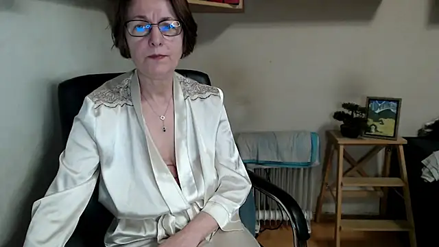 katemodel online show from May 16, 6:21 am