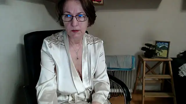katemodel online show from May 16, 6:54 am