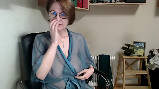 katemodel online show from May 18, 7:47 am
