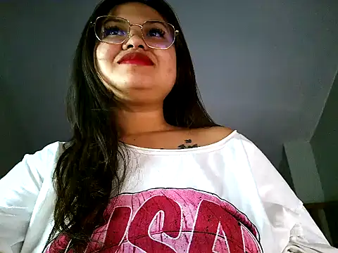 Chillntalkmami online show from April 26, 7:06 am