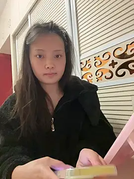 BIGBABYYEYE online show from March 3, 1:28 pm