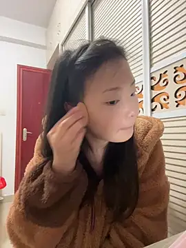 BIGBABYYEYE online show from March 5, 12:45 pm