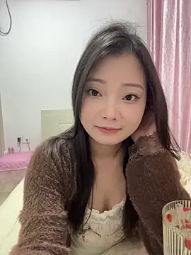 BIGBABYYEYE online show from May 8, 1:49 pm