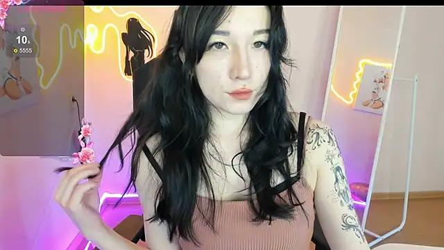 AliceeinWonderlanddd online show from March 19, 2:59 am