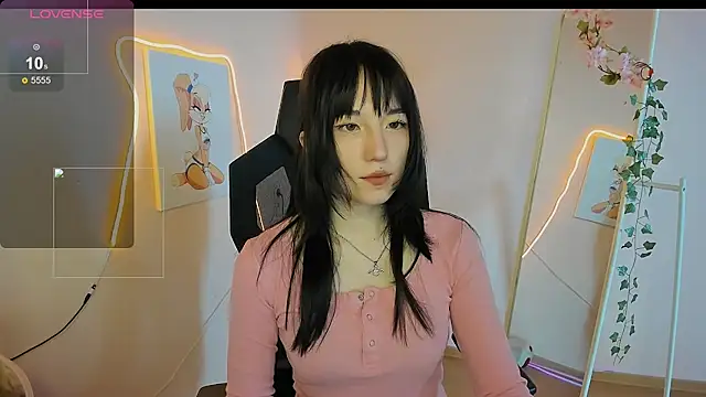 AliceeinWonderlanddd online show from May 8, 1:44 am