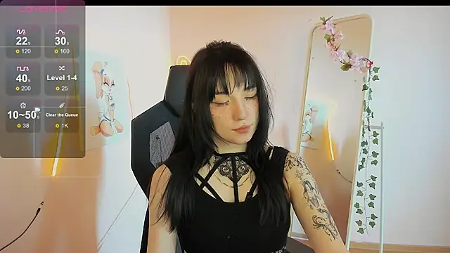 AliceeinWonderlanddd online show from May 9, 2:06 am