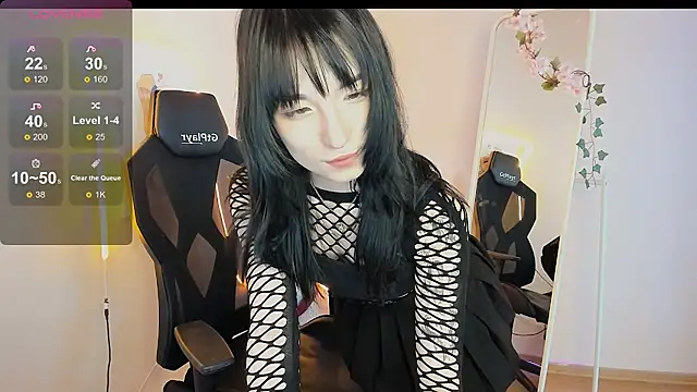 AliceeinWonderlanddd online show from May 13, 2:09 am
