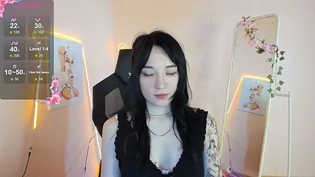 AliceeinWonderlanddd online show from May 16, 2:19 am
