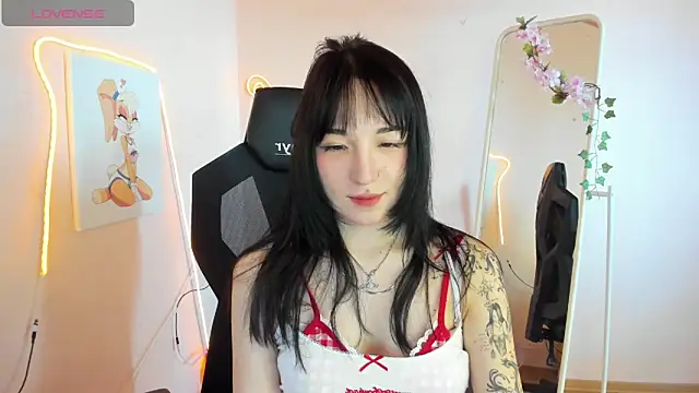 AliceeinWonderlanddd online show from May 18, 3:02 am