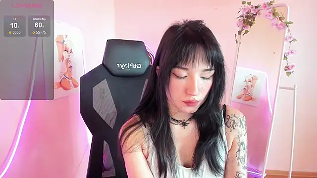AliceeinWonderlanddd online show from July 3, 3:13 am
