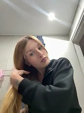 madlynn online show from February 5, 4:44 pm