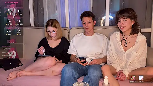 Three Some Dream online show from February 3, 8:25 pm