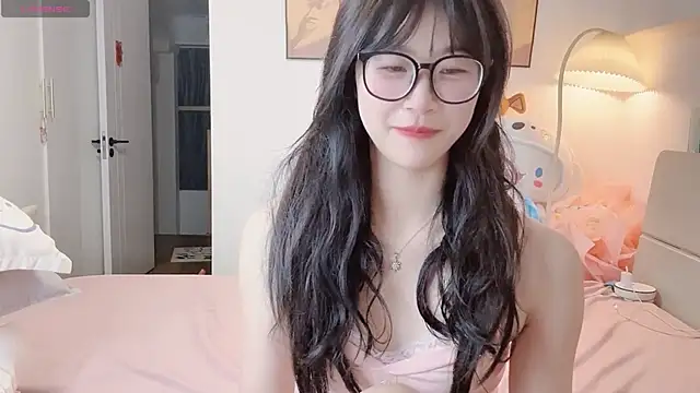 Snapshot of Luminous4173 chatting on May 9, 12:32 pm Luminous4173 online show from May 9, 12:32 pm