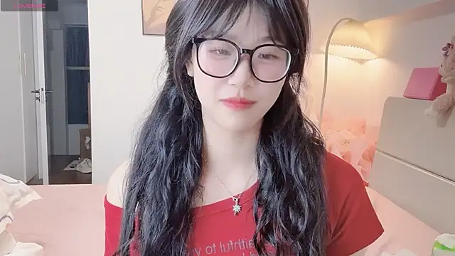 Snapshot of Luminous4173 chatting on May 20, 1:28 pm Luminous4173 online show from May 20, 1:28 pm