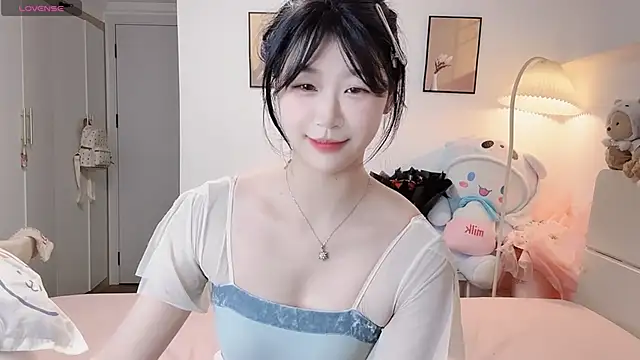 Snapshot of Luminous4173 chatting on May 23, 12:42 pm Luminous4173 online show from May 23, 12:42 pm