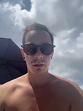 Snapshot of AxelMuller chatting on April 4, 3:31 pm AxelMuller online show from April 4, 3:31 pm