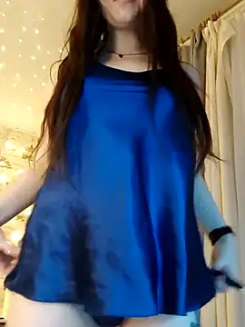 Snapshot of _strawberry_moon_ chatting on February 1, 4:55 am strawberry moon online show from February 1, 4:55 am