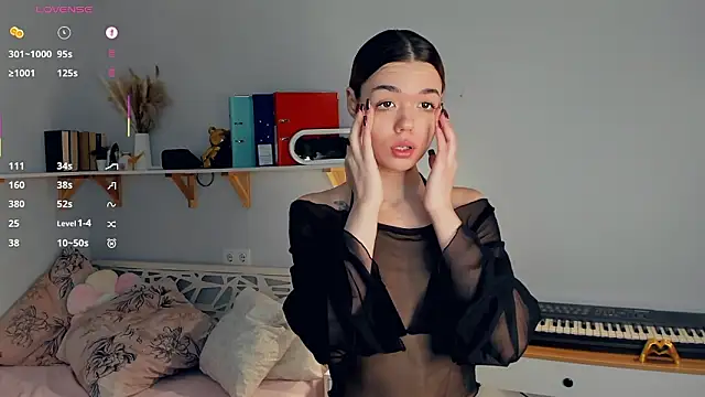 HedyVanwey online show from February 5, 7:24 am