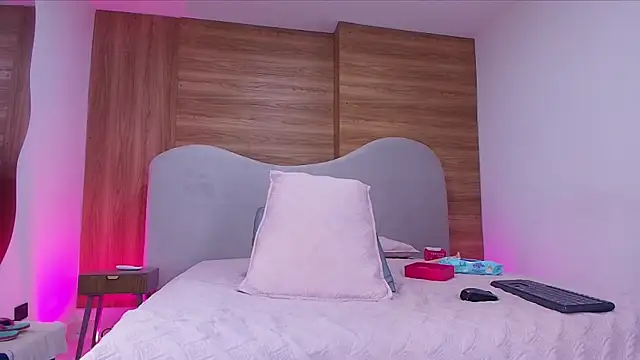 shaina adams online show from February 14, 12:02 pm