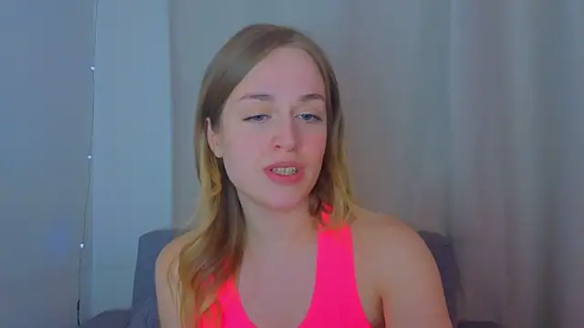 Snapshot of AnneRiver chatting on April 3, 9:35 pm AnneRiver online show from April 3, 9:35 pm