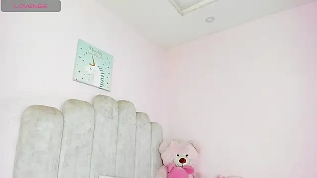 paula cosioo online show from February 5, 1:05 pm