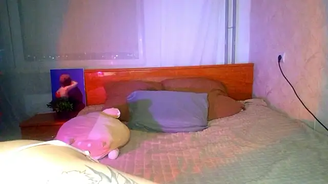 Snapshot of Kira_Chain chatting on February 1, 1:04 am Kira Chain online show from February 1, 1:04 am