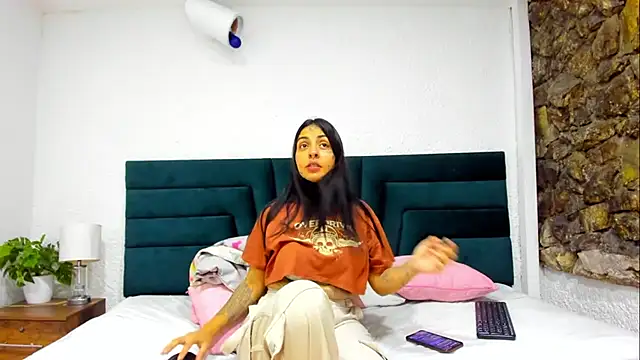 Snapshot of Dahliablack chatting on April 4, 12:35 pm Dahliablack online show from April 4, 12:35 pm