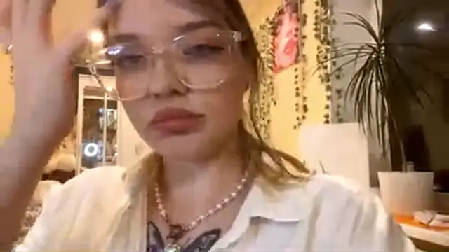 Snapshot of PowderedTalc chatting on February 1, 4:05 pm PowderedTalc online show from February 1, 4:05 pm