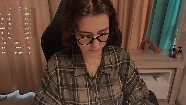 Snapshot of fullofluv chatting on March 31, 6:25 am fullofluv online show from March 31, 6:25 am