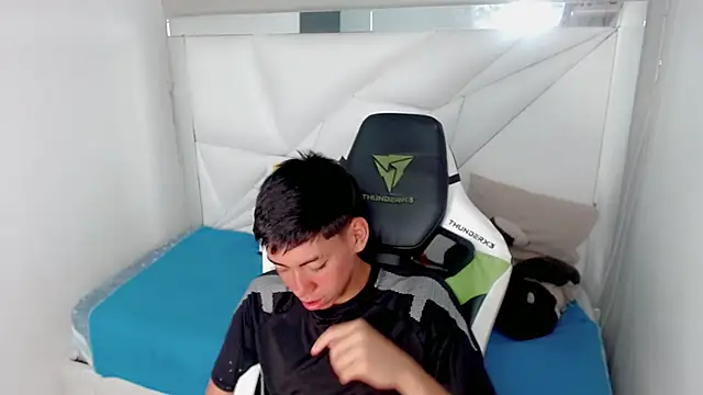 Liarr  online show from February 9, 7:51 pm