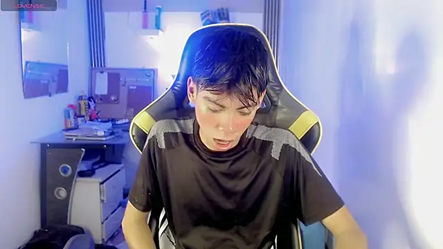 Liarr  online show from May 12, 3:58 am
