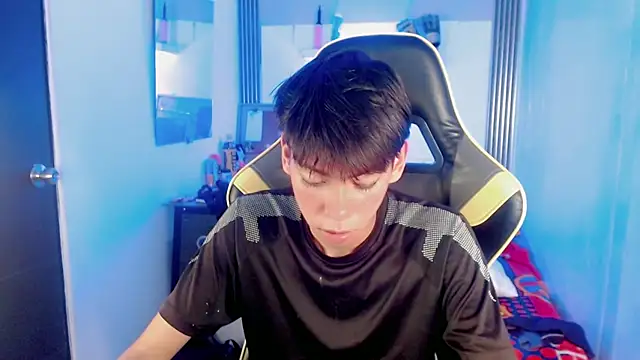 Liarr  online show from May 15, 11:01 pm