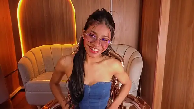Alina b  online show from May 15, 8:05 pm