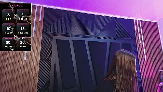 Hanna Becker  online show from February 16, 11:28 am