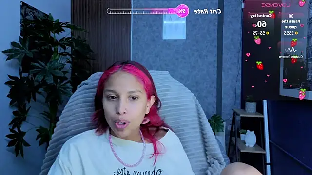 Snapshot of saphire_ chatting on April 23, 2:30 pm saphire online show from April 23, 2:30 pm