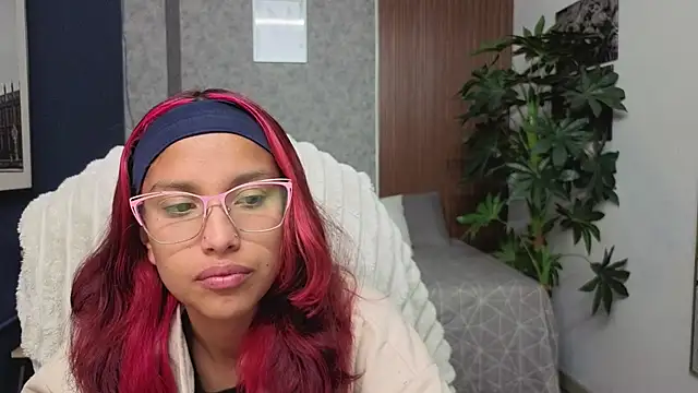 Snapshot of saphire_ chatting on April 28, 1:38 pm saphire online show from April 28, 1:38 pm