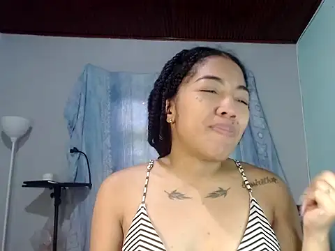 Snapshot of Sexy_Supermomm chatting on March 5, 9:55 pm Sexy Supermomm online show from March 5, 9:55 pm