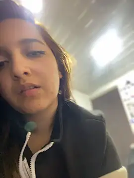 Snapshot of Dahila_silk chatting on February 3, 6:40 am Dahila silk online show from February 3, 6:40 am