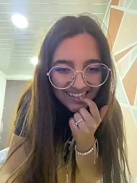 Snapshot of Dahila_silk chatting on February 10, 4:49 am Dahila silk online show from February 10, 4:49 am