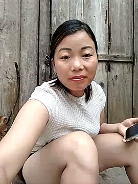 Ella-aa online show from May 18, 1:45 am