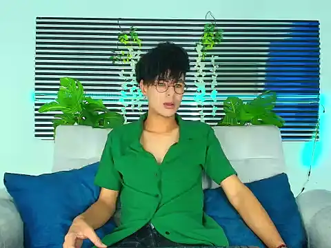 ThiiagoSaeenz online show from February 5, 4:11 pm