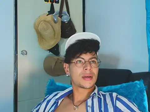 ThiiagoSaeenz online show from June 11, 12:32 am