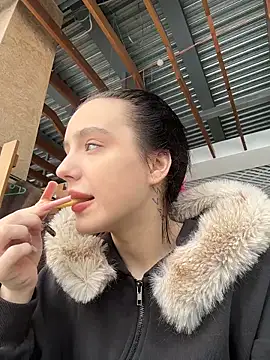 MiaTee online show from March 3, 4:18 am