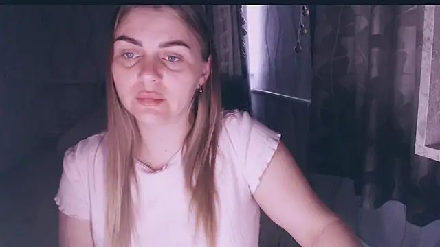 Snapshot of MagicKatarina_ chatting on March 15, 4:18 am MagicKatarina online show from March 15, 4:18 am