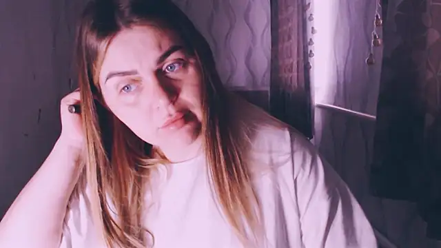 Snapshot of MagicKatarina_ chatting on March 28, 4:23 am MagicKatarina online show from March 28, 4:23 am