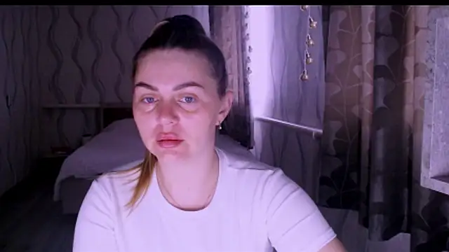 Snapshot of MagicKatarina_ chatting on April 1, 6:03 am MagicKatarina online show from April 1, 6:03 am